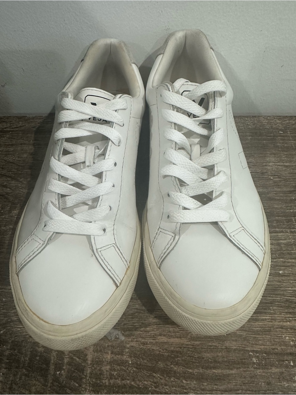 Veja White Low-Top Leather Sneakers - Picture 7 of 12